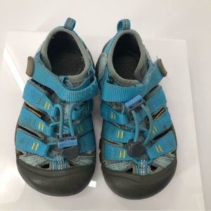 Keen Waterproof Water/Outdoor Sandal Size 9 unisex